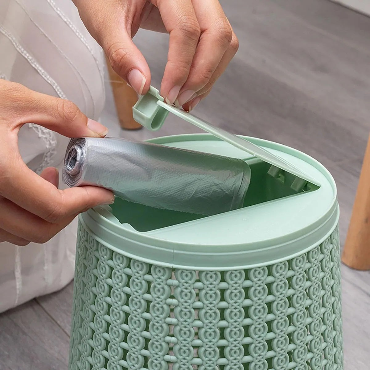 Papelera con dispensador